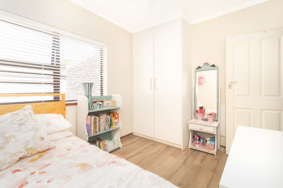 3 Bedroom Property for Sale in Oakglen Western Cape